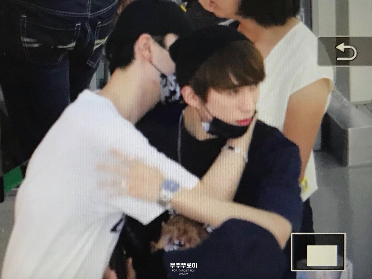 uchuchuROI's tweet photo. 180813 간사이공항 출국✈️ 프리뷰 
#타겟 #TARGET #ターゲット
#주영웅 #로이 #ROI #ロイ
#제스 #ZETH #ゼス
@target7official @TARGET7_K https://t.co/VndPizam0o