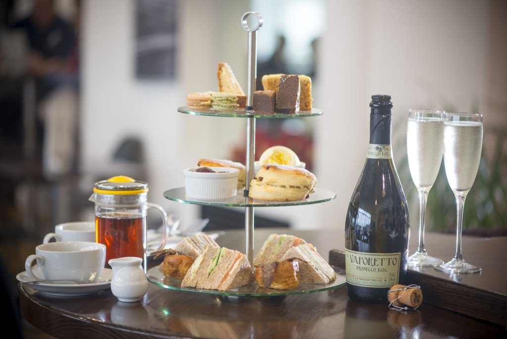 venuelior's tweet image. Enjoy a delicious afternoon tea filled with Prosecco while looking over the breath-taking London skyline at @5thViewLondon 🌇

Find out more about the unique venue situated in Europe's largest bookshop at venue-elior.co.uk/venues/waterst…

#AfternoonTeaWeek #NationalProseccoDay