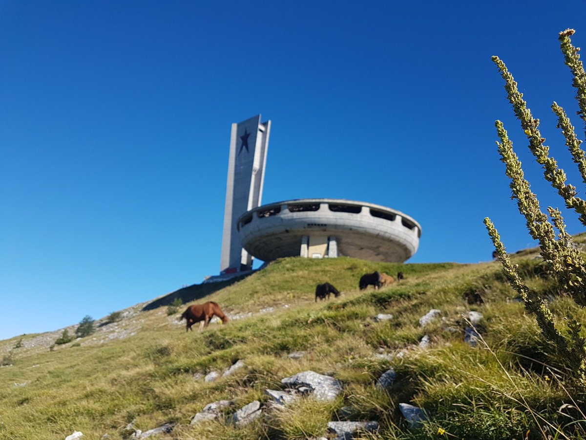 CastelRaid36's tweet image. Jour 14-15 : Bulgarie 🇧🇬
SUBERBE PAYS ❤
Visite des pyramides de Stob, de la capitale Sofia, de la maison du parti communiste bulgare durant la guerre soviétique située à 1440m nommée Buzludzha, du mémorial de Shipka ainsi que l'ancienne capitale du pays, Veliko Tarnovo.