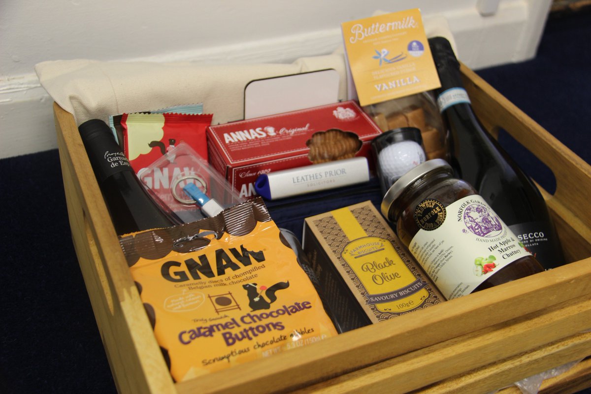 professorhare_'s tweet photo. A picture tells a thousand words - perhaps enough for a story book? Only three weeks left to take your picture with me for a chance to win my sponsors hamper of @leathesprior goodies! Their favourite photo posted before 31/08/18 wins! #phototime #GGH18 #Norwich @GoGoHares2018 https://t.co/zl1VZmrCwd