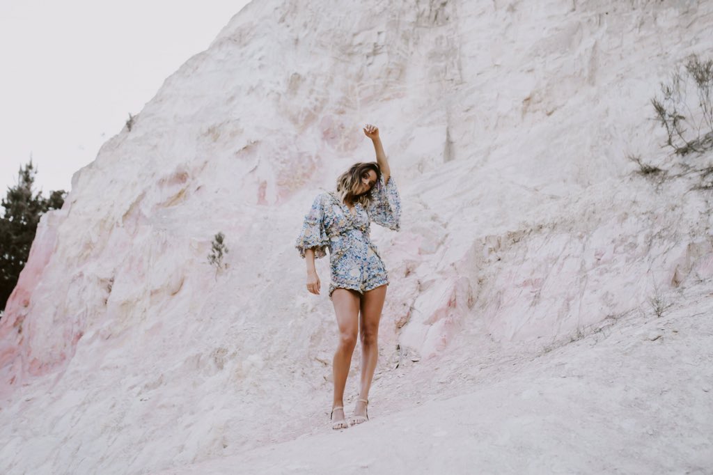 Adored
Coming soon // This song is something very special to me. Over the last three months I have been at my most creative, and I am so excited to share this first piece to you all in a mid Autumn.
@enchanted_weddings 
@nomadstyling 
<a href="/blondie/">Blonde-Science 2006</a>.salon