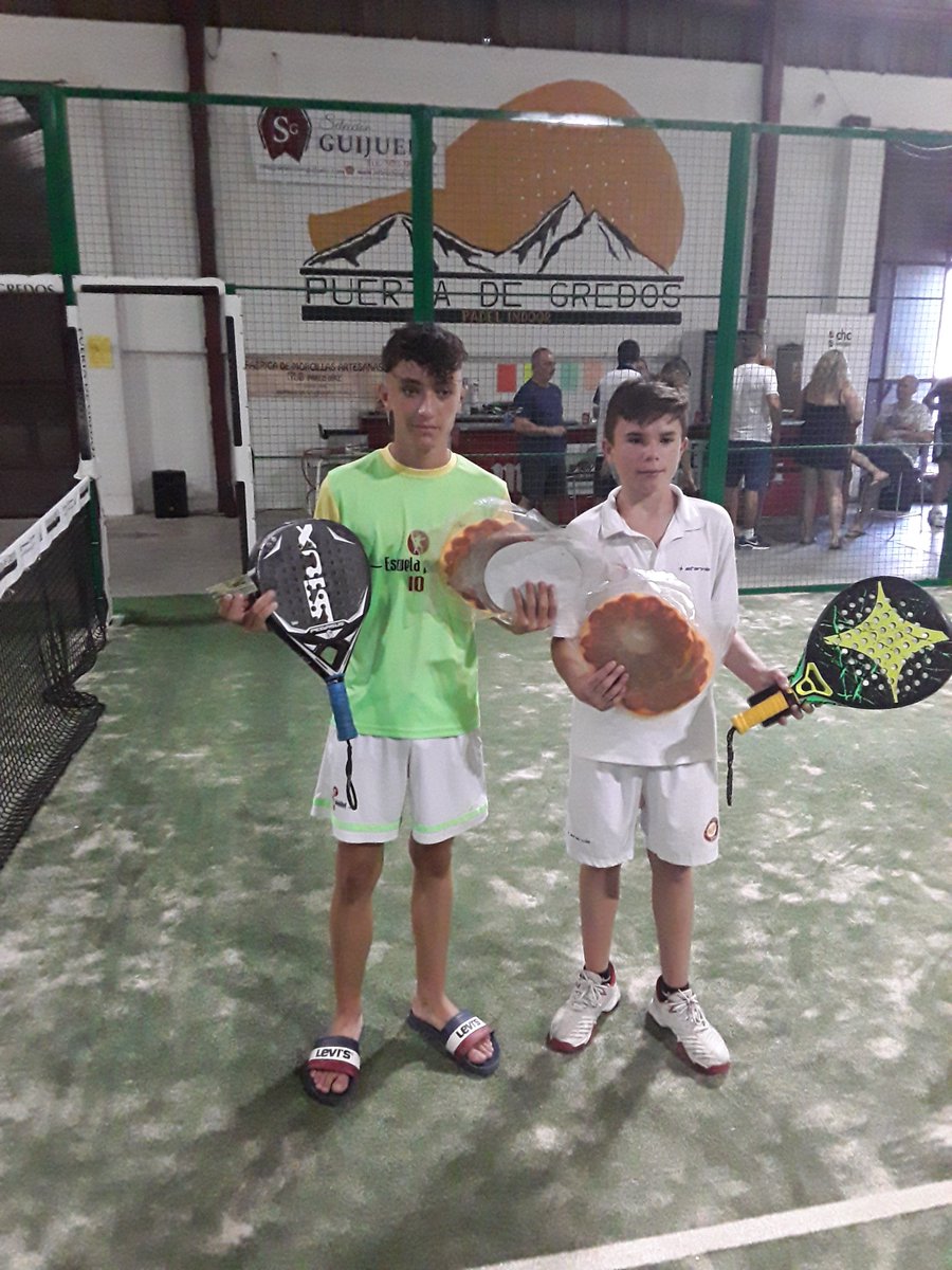 puertadegredos's tweet photo. Final masculina B  IV torneo aniversario de @puertadegredos  campeones y finalistas https://t.co/5MjUelrnG2
