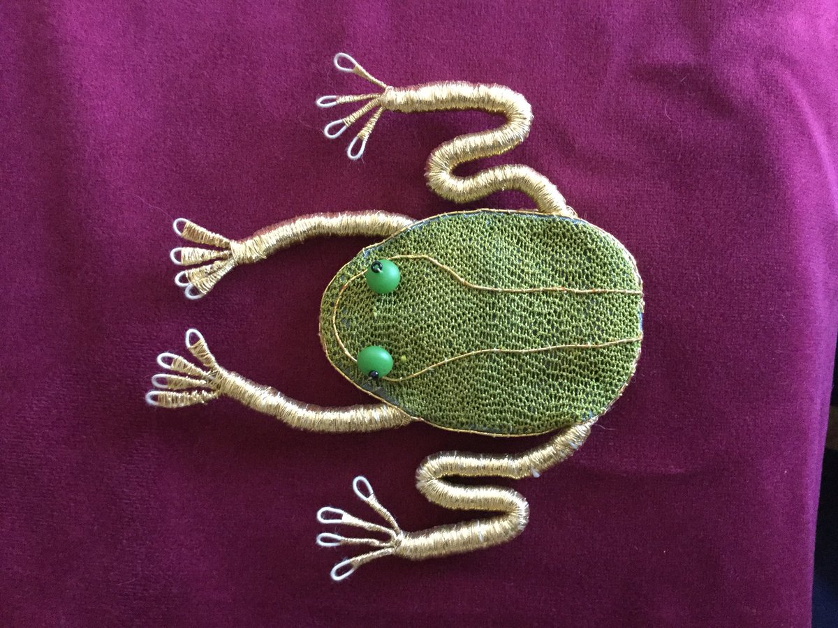 Isiswardrobe's tweet photo. The world needs more #frogs #17thcentury frogpuse, copied from an extant one in #ashmoleanmuseum https://t.co/UERhqX0TdU
