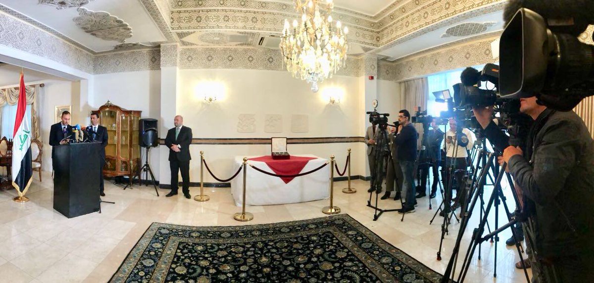 BISI1932's tweet photo. HE Dr. Salih Hussein Al-Tamimi has formally recieved eight 3,000 year-old objects looted from the archaeological site of Tello, Iraq, in 2003.

Colleagues @britishmuseum helped to identify and reunite the objects. Congratulations to everyone involved.

https://t.co/viFKeZX8GJ https://t.co/LoW7Eg9Rr0