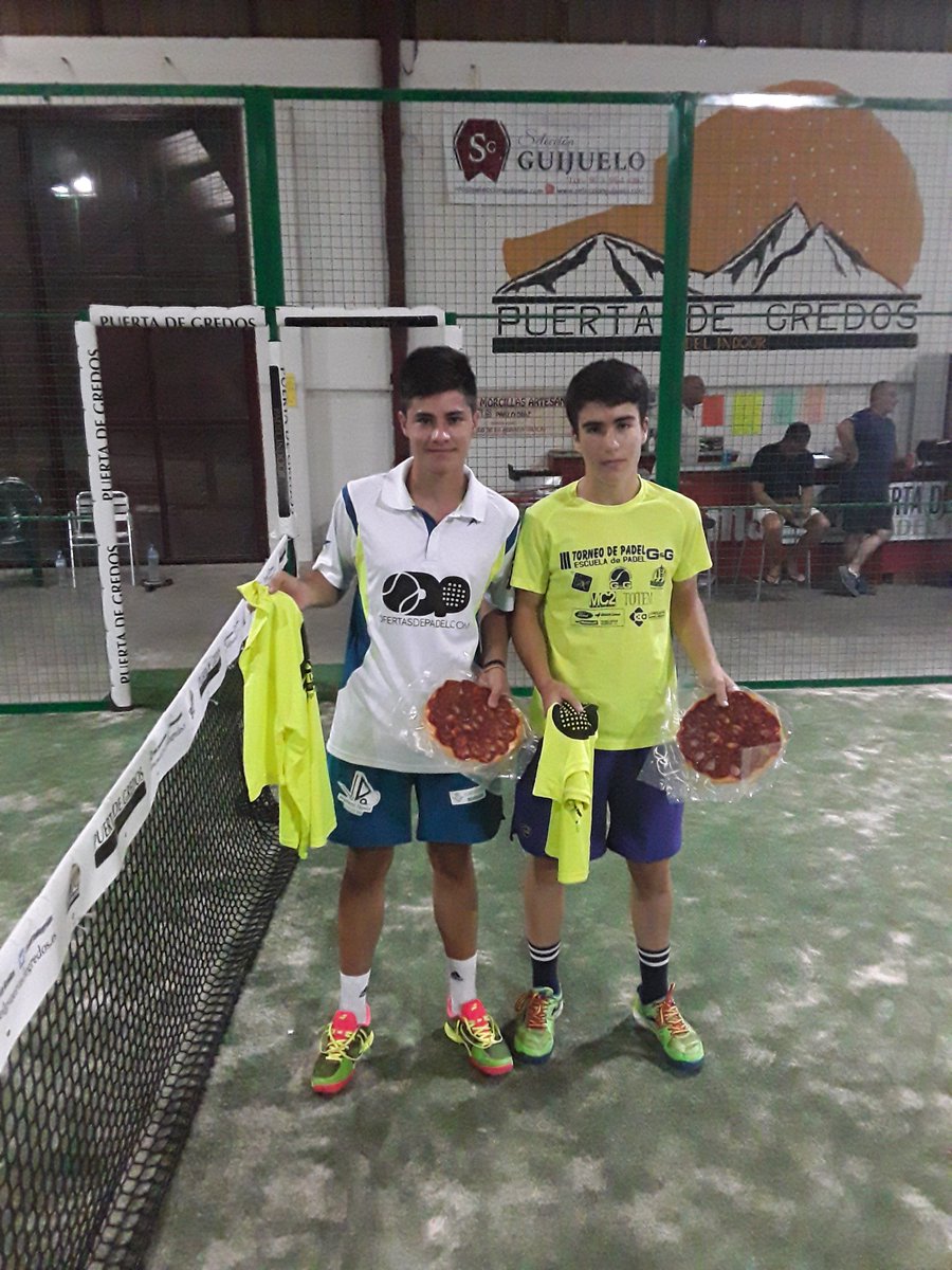 puertadegredos's tweet photo. Final masculina C  IV torneo aniversario de @puertadegredos  campeones y finalistas https://t.co/PTz66osVaI