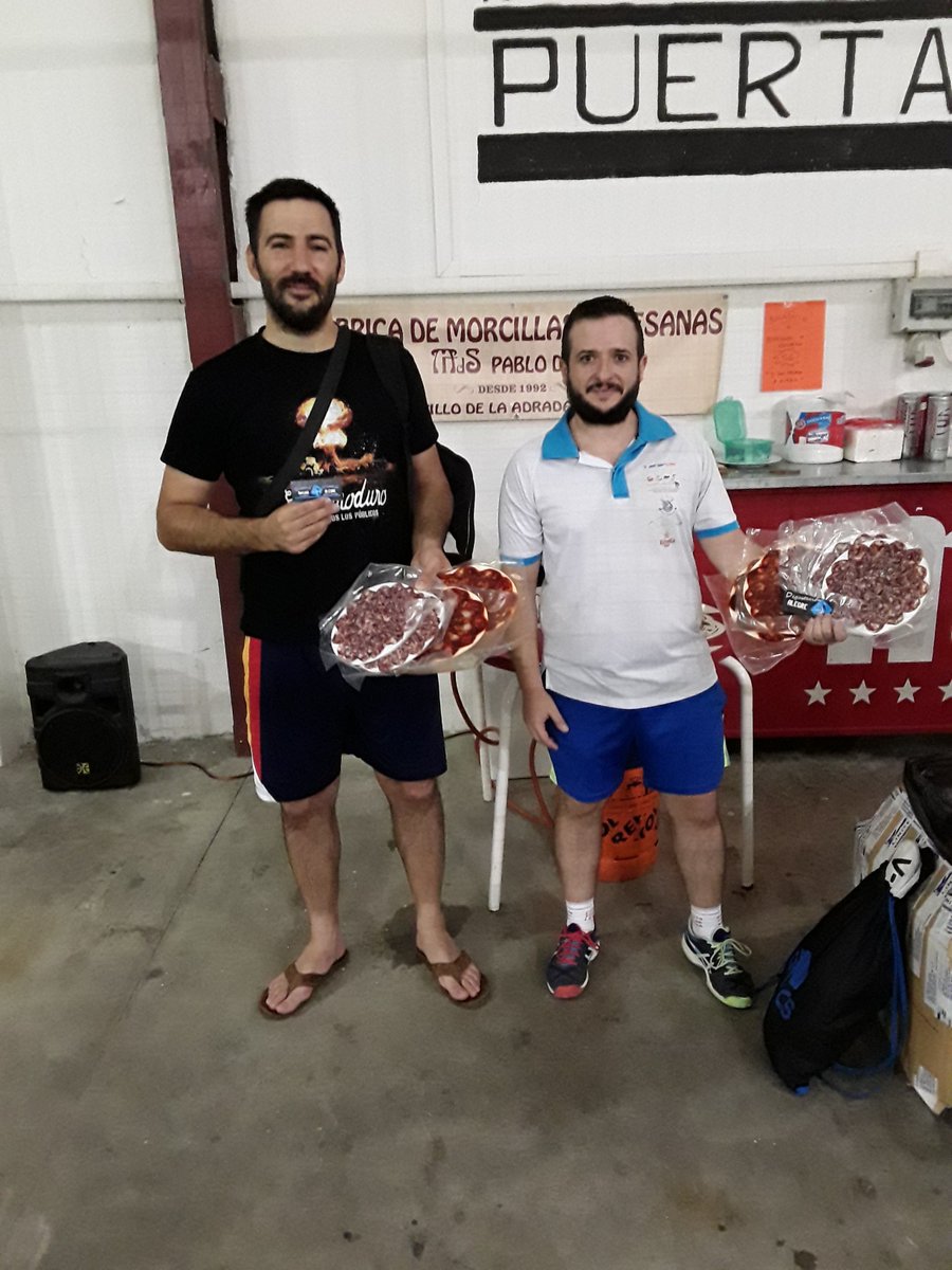 puertadegredos's tweet photo. Final masculina C  IV torneo aniversario de @puertadegredos  campeones y finalistas https://t.co/PTz66osVaI