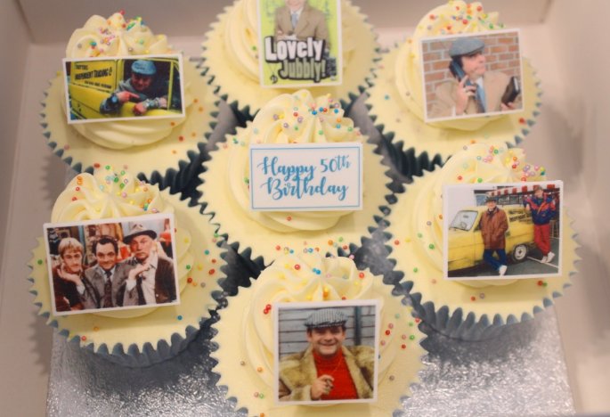 KissMeCupcakes's tweet photo. Take a trip down memory lane by ordering cakes with edible pictures, select your favourite pictures and Kiss Me Cupcakes will deliver cakes suitable to go into your album! x
#madewithlove #KissMeCupcakes #hashtagforlikes #smile #cake #cupcake #50thbirthday #birthday #selfie https://t.co/qnS7Y05OlP