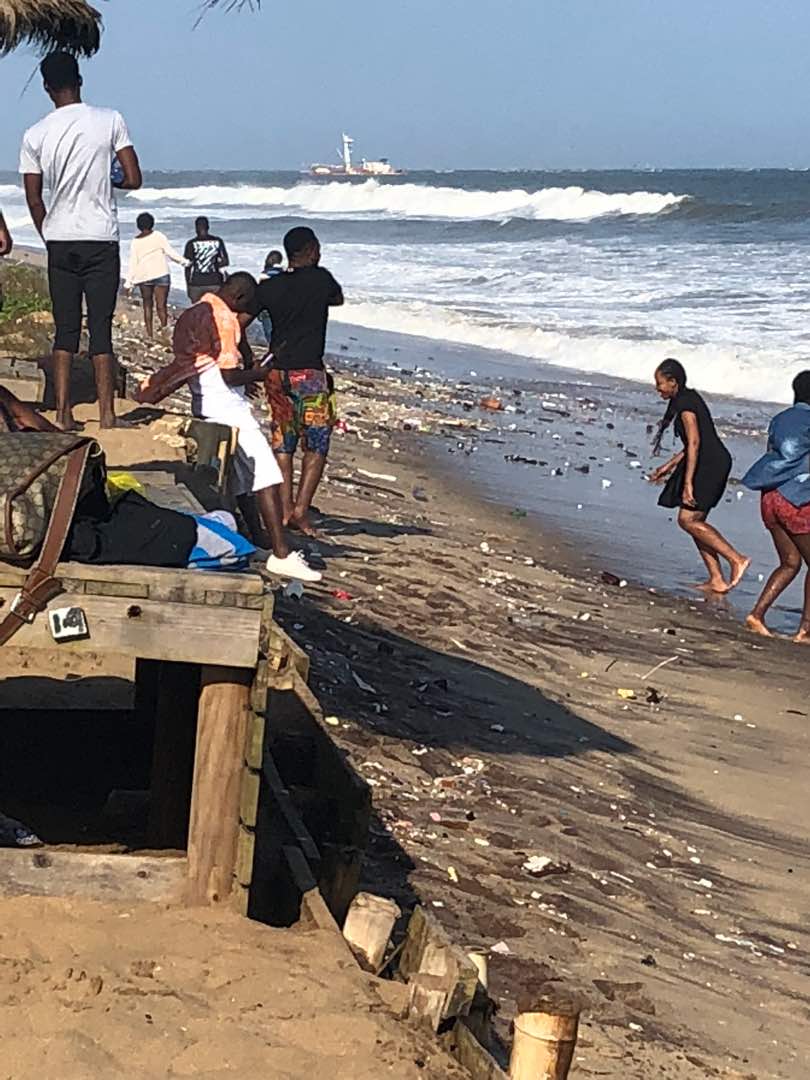 Plean_Limited's tweet photo. When did dirty shores become the norm? How are we so comfortable in our mess? #recycleplastic #wastemanagement #Ghana #cleanGh https://t.co/TCcNwN4Pln