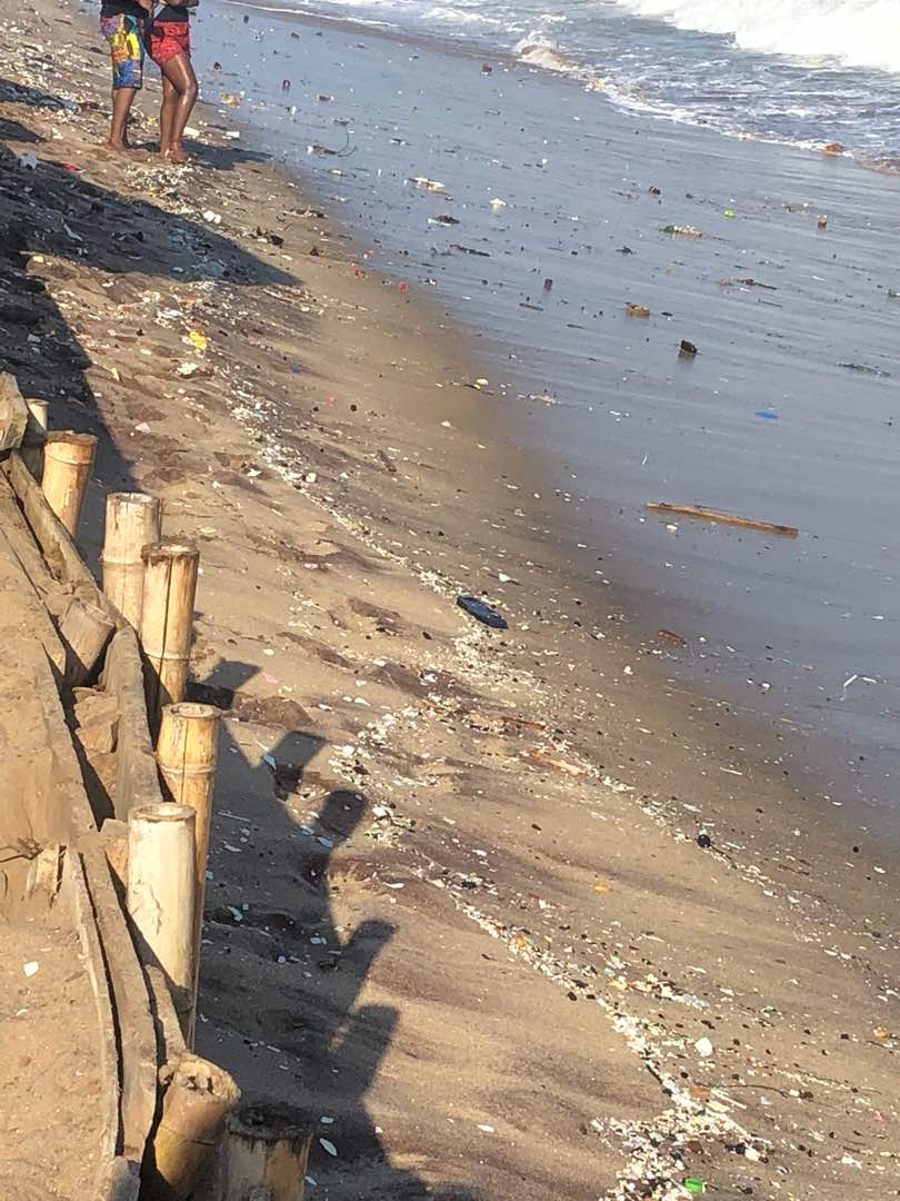 Plean_Limited's tweet photo. When did dirty shores become the norm? How are we so comfortable in our mess? #recycleplastic #wastemanagement #Ghana #cleanGh https://t.co/TCcNwN4Pln