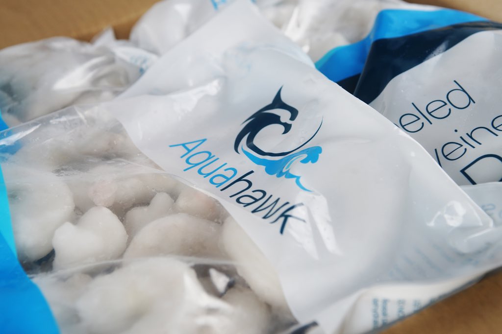 SeahawkLtd's tweet photo. #MondayMotivation 
Our new look #Aquahawk branded raw peeled and deveined #Prawns are here. @BAP_Aquaculture certified this #brand replaces Tiger Gold with no change to the #quality and #delicious taste #UKRestaurant 
@fairwayfood @harlechfoods https://t.co/cnxHJfRyEL https://t.co/114vJGfYZN