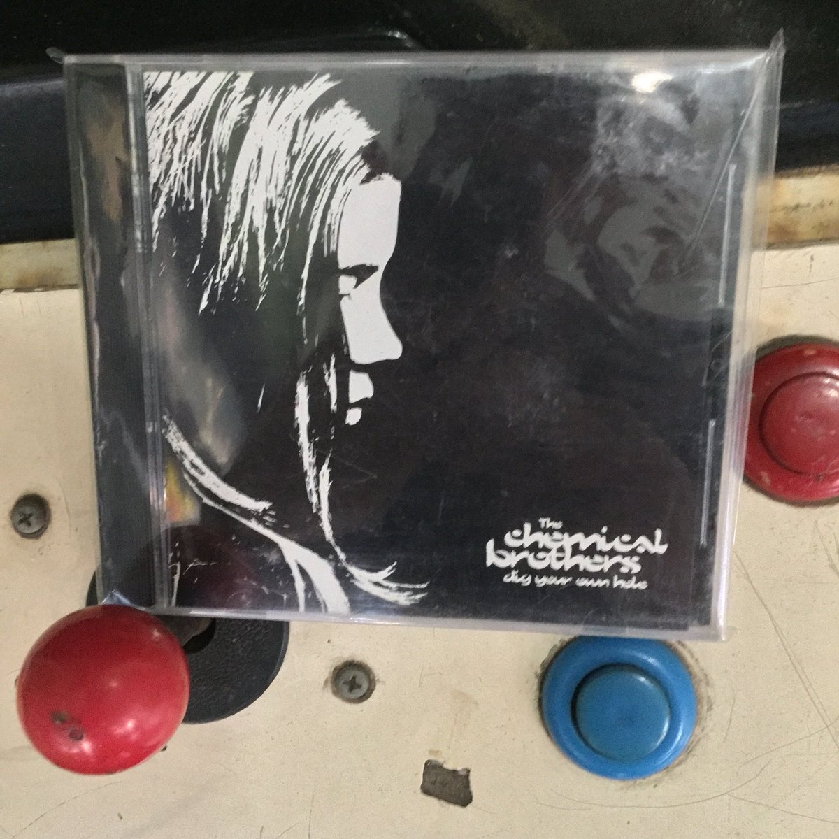 PengeratShop's tweet photo. The Chemical Brothers - Dig Your Own Hole CD | Rp 100.000,- | WA : 0852-7605-3052 https://t.co/FxEXCHeT0Z