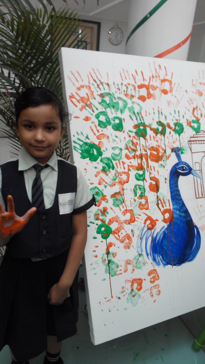 VesraMehak's tweet photo. #Their Little Hands made a huge peacock#Happiness and excitement in students#Independence Day is here...😁 https://t.co/uzDFnxTFck
