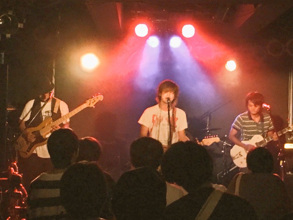 奢る舞けん茜！
ライブハウスで見ると更にかっこいいね(^_-)！ナイスライブ！沖縄パワーもらってます！！紅芋タルトが食べたい♩