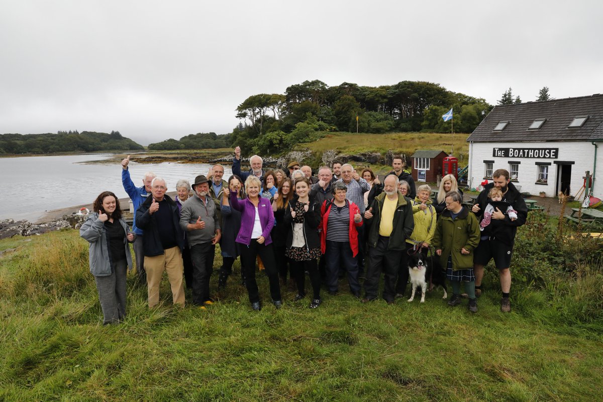 ScotGovNetZero's tweet image. .@strathearnrose officially launches the start of the first #communitylandweek on the Island of Ulva.