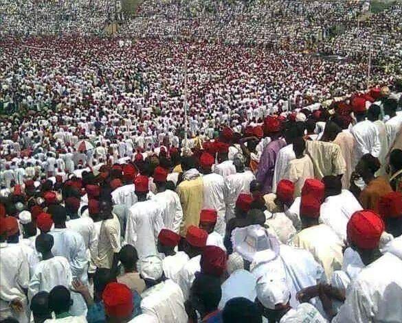 BalaAbdullahiGa's tweet photo. #REDCAPREVOLUTION: Ppl outside #Kano,hardly understnd why @KwankwasoRM enjoys near cult following:his supportin brilliant children,frm villages & very poor families,travel abroad to study #Medicine,#Piloting etc. in expensive private Univ. Never will #Kano ppl abandon him. https://t.co/fFiK2AZmYR