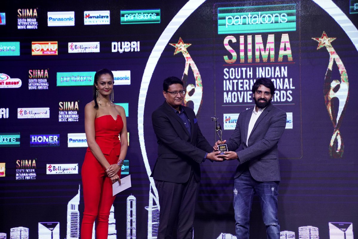 siima's tweet photo. #SIIMAShortFilmAwards for Best Actor-Male(Telugu) goes to @YuvaChandraa for the Film BANDAM REGAD. #PantaloonsSIIMA #SIIMA2018 https://t.co/yBoypMZuve
