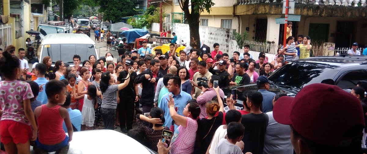RamonTulfoII's tweet photo. I was surprised that so many people warmly welcomed me, and I was also very concerned. They need our help!
https://t.co/U5BqEP5dxJ
#montulfo #ramontulfo #Malanday #reliefgoods https://t.co/cAEuFSjeND