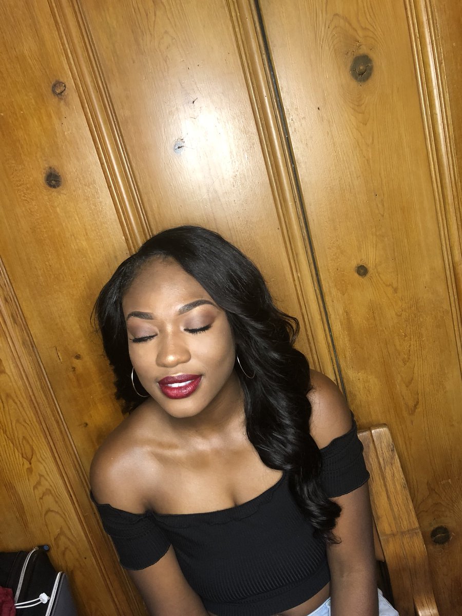 amberyishaya's tweet photo. Idk how I became so icy with the brushes 👩🏾‍🎨 but it’s one of my biggest blessings and I’m so proud of it...👩🏾‍🎨🎨💄
#ShadesofAmber💄
#FlashOn
#NoFlashback
#freelancemua https://t.co/vUfkbjiI5k