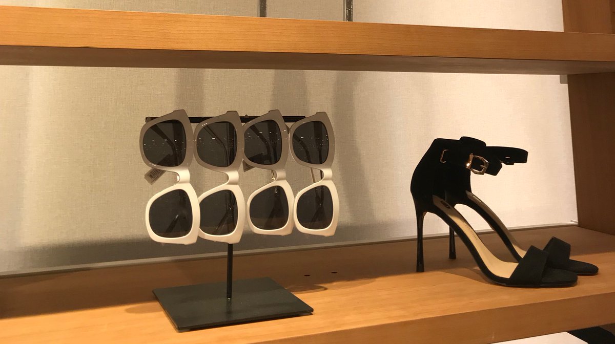 planet_360_uk's tweet photo. River Island latest White City store looks stunning and Planet 360 very much enjoyed working on developing  a range of accessory fixtures https://t.co/6cpnqaxJF8 #sunglasses #retaildisplay https://t.co/H7RKb7T8t8