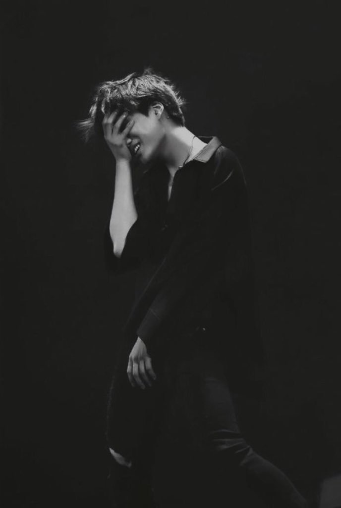 ⠀⠀⠀⠀⠀⠀⠀⠀  
          ₍♡₎ . . ωɘ ɒяɘ oиɘ! 

#⃞엑소'nun yüzü, rapper’ı, dans makinası, bitteri,en sexy üyesi ve tavuğa aşık Kim Jongin aranızda tavuk alırsanız  iyi anlaşacağımıza eminim...
