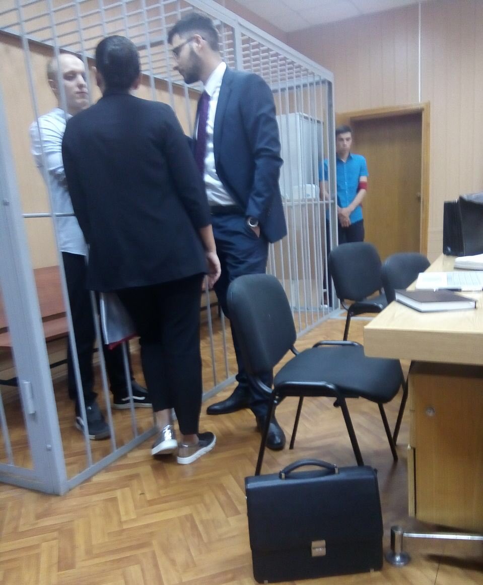 Заседание по делу Кости Салтыкова перенесено на 3 сентября в 14:00 по причине неявки потерпевших и адвоката. 

Костю привозили в суд. 

#СвободуСалтыкову