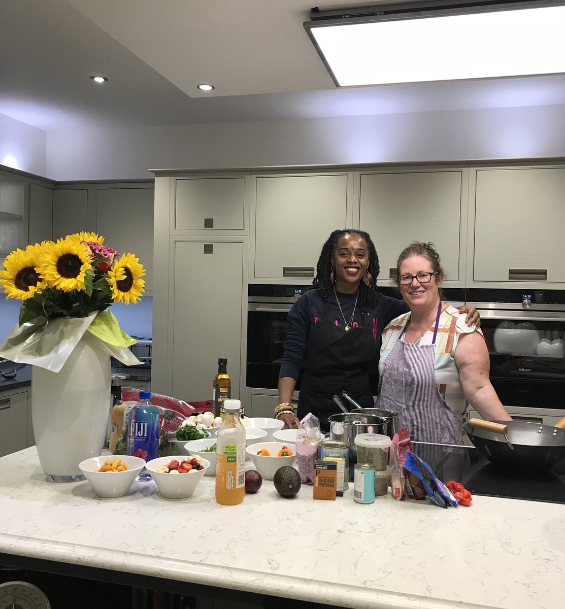 qudausliving's tweet photo. Today we have @superveganalex in the showroom giving us a masterclass on some of her tasty &amp; healthy recipes. She’s making one my favourites - Southern Fried Jackfruit 😍 https://t.co/Ysest1Gwdb