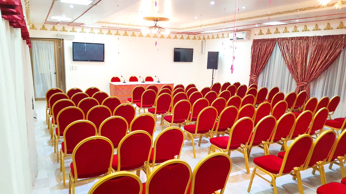 kiwi_ndako's tweet photo. Pour vos ateliers, workshops, conférence de presse, cocktails ou tout autre événement corporatif, La Résidence hôtel Haut Standing OHINENE innove en vous proposant un service inclusif :
Un service traiteur, Un univers de travail ergonomique. https://t.co/rIXyW6ntNZ https://t.co/mtzIKDYxfQ