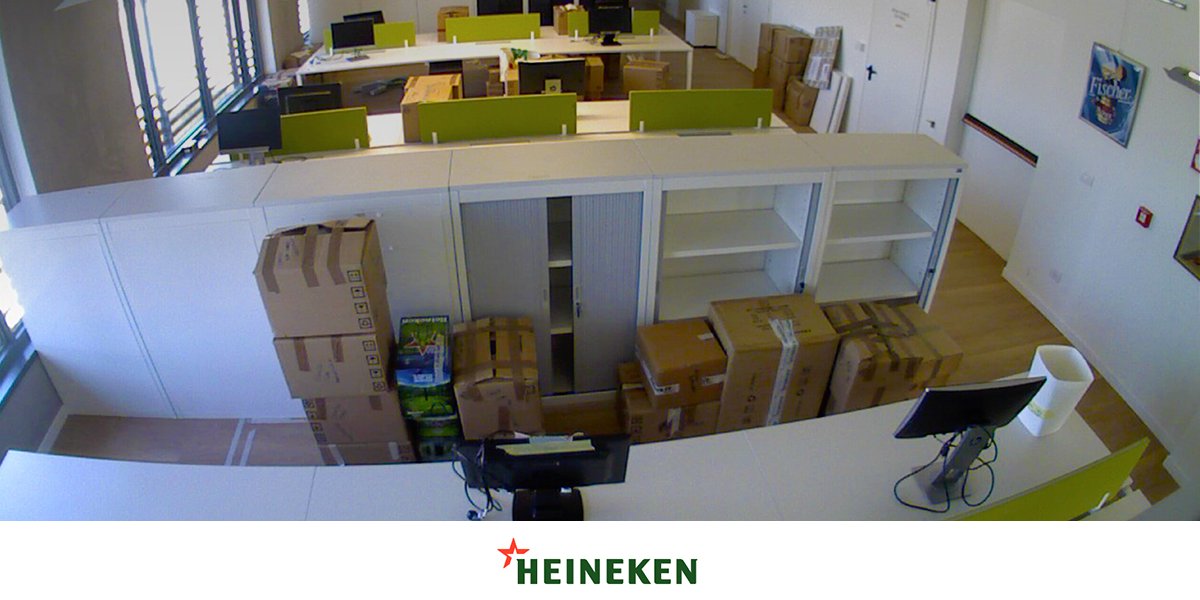 GruppoHeineken's tweet photo. Continua il rinnovamento delle nostre sale #openspace. E tra uno scatolone e l’altro non ci siamo scordati della #birra... #heineken00 #relayout https://t.co/zKv7KzA78T