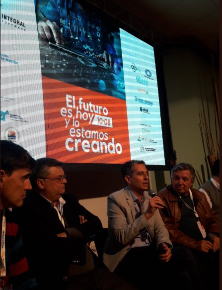 Dicsys_SA's tweet photo. #PoloTicParaná #Industria
Nuestro CEO, el Ing. @dcasali participó en el encuentro organizado por el @PoloTecParana. Allí comentó sobre el ejercicio del @ClusterCba y el #ProgramadeTransformaciónDigital que se está llevando a cabo. https://t.co/vjRcdSgvyL