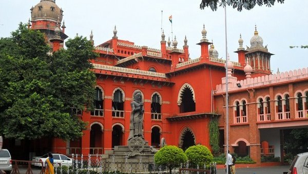 vikatan's tweet image. &apos;முதல்வரை மாற்றுவது குறித்து ஆளுநர் முடிவெடுக்க முடியாது&apos; - முதல்வர்தரப்பு வாதம்! | #18MLAsCase | #MLAsDisqualificationCase | bit.ly/2MbyTCZ