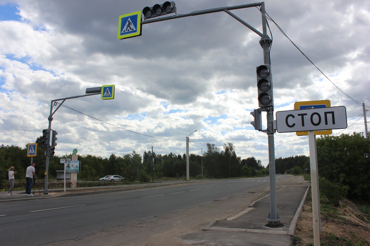 На Загородном шоссе завершается обустройство нового пешеходного перехода со светофором ivgoradm.ru/news?nid=37960
