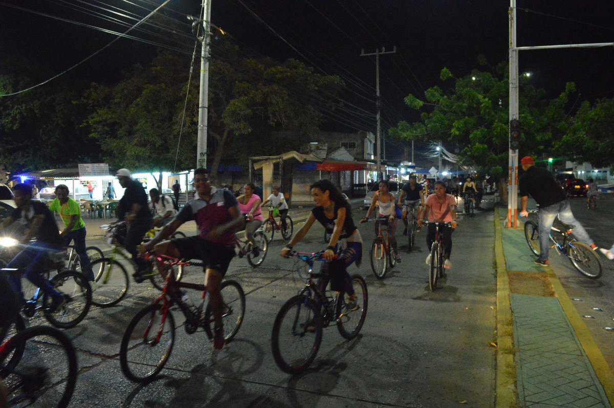 BrisenoElia's tweet photo. Excelente evento @JOBUIRIOHACHA asistieron más 200 bicicletas al Ciclopaseo del Día Internacional de la juventud organizado por @JOBUIRIOHACHA esperemos seguir haciendo eventos como estos por los jóvenes y adolescentes de Riohacha @AlcaldiaRcha @BarrosPinedo https://t.co/RwvhHvH0c9