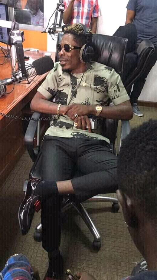 gh_michy's tweet photo. Interview done with @shattawalegh β€οΈβ€οΈβ€οΈπ― #TheReignAlbum Media tour with @shattawalegh cc. @starr1035fm @giovannicaleb @djvyrusky
#THE_REIGN
#THE_TRINITY
#SM2DEWORLD
#SMCLOUD9
#MORE_LOYALTY
#SM4LYF ππ½ https://t.co/zQt9TiBRcY