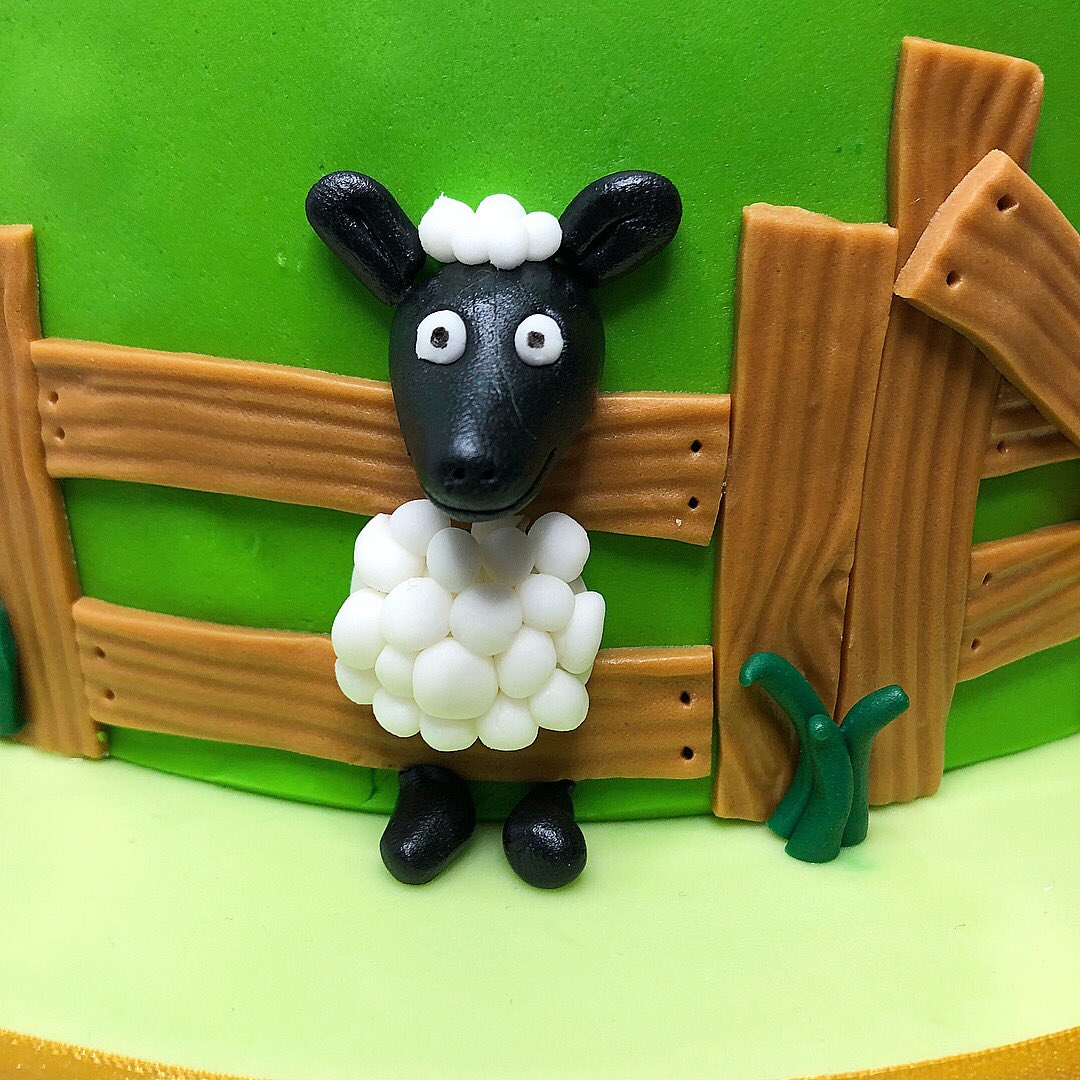 AdamAbiCakes's tweet photo. Happy 2nd Birthday William!! Hope you liked your tractor cake 🎂 🍰 🎈 

#tractors #tractorcake #animalscake #farmyardcake #farmyard #farmyardanimals #animals #pig #cow #sheep #kidscake #birthdaycake #cake https://t.co/XU5ytcBQCW