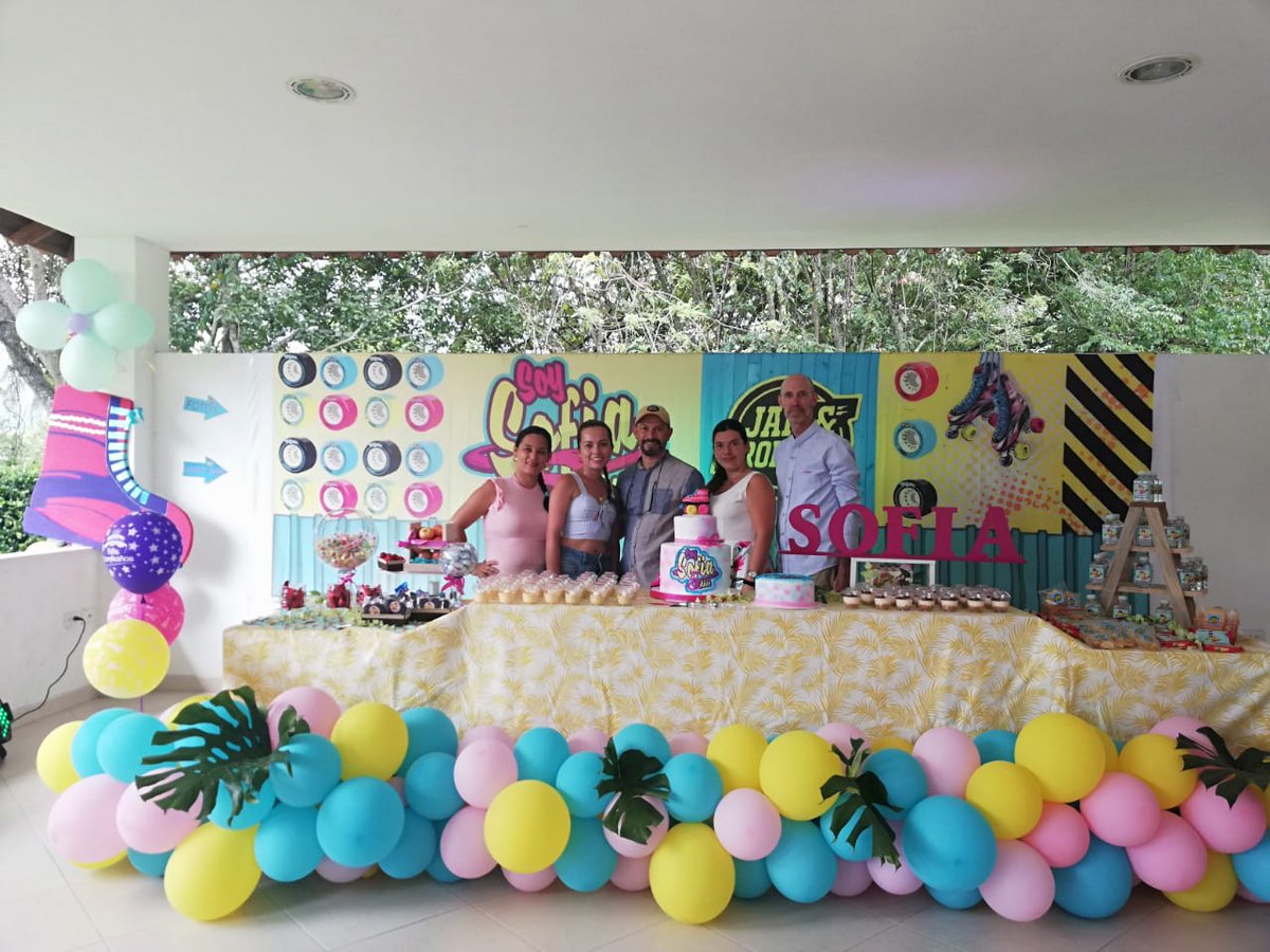 bomdiacolombia's tweet photo. Para una fecha especial!!!!! Una decoración a la altura 🎉🎁🎂 Hoy todo estuvo #HechoConAmor 🎉🎁🎂🎉🎁 #SoySofia en sus 5 años 🎁🎉🎂🎈 una decoración única y especial ☺️😃😘🎈🎂 #BomDiaDesayunos 🙏😘😃☺️🎉🎈🎁🎂 gracias por la confianza🎂🎁🎈😘 (1/2) https://t.co/m6ZICON5QN