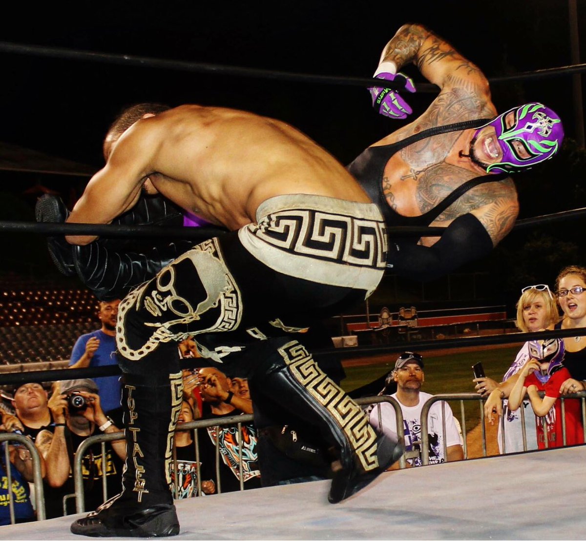 Carmelo_WWE's tweet photo. Rey Mysterio KO’d me with the #619, but damn it was an experience in itself to be in there with an #Icon! 🏆#ReyMysterio #Killanova #TopTalent #NEW https://t.co/zqR06eRKdq