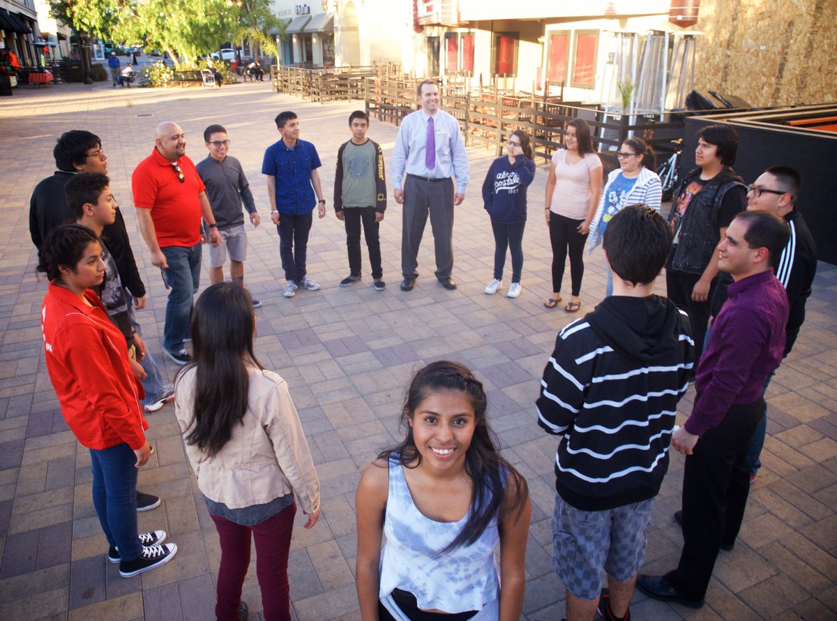 XQAmerica's tweet photo. Off to school 🚌 in a "classroom without walls" at XQ Super School #Círculos. Students partner up with organizations, the arts, and in co-working spaces throughout Santa Ana for real-world learning.
#FirstDayOfSchool #BacktoSchool #PlaceBaseEd #RethinkHighSchool https://t.co/dv40C3ioU2