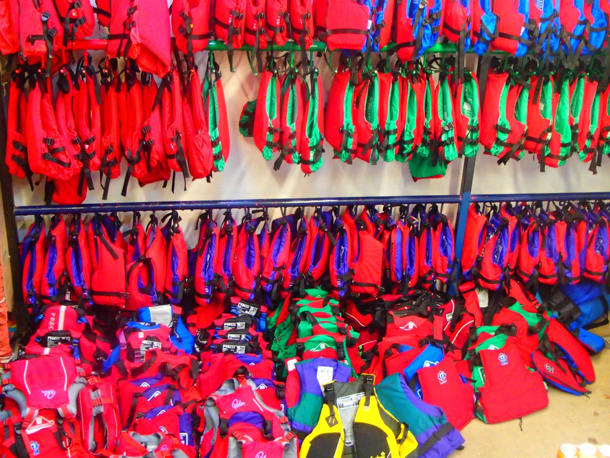 LancsOutdoorEd's tweet photo. Getting ready for the 1st day of watersports for @RedRoseCamp Jamboree, run by the incredible #splashu team https://t.co/WBQsXgSdWS https://t.co/L3uUgiQMBD