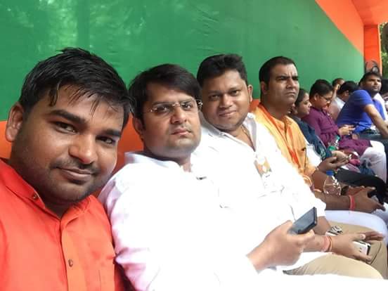 AmitSahay21's tweet photo. त्याग दिए सब विषय आकर्षण,
अग्निवीर चले धर्म बचाने ।
धरा का आँचल इनकी शैया,
छत सिर पर इन्हें अम्बर दे |
धधक धधक कर हे सत्य की अग्नि ,
पापाचार स्वाहा कर दे ॥
#NRCForSecureIndia
#IStandWithProgress
#IStandWithBJP
@narendramodi @AmitShah @PMuralidharRao @ShahnawazBJP @poonam_mahajan https://t.co/O2PbEfSltZ