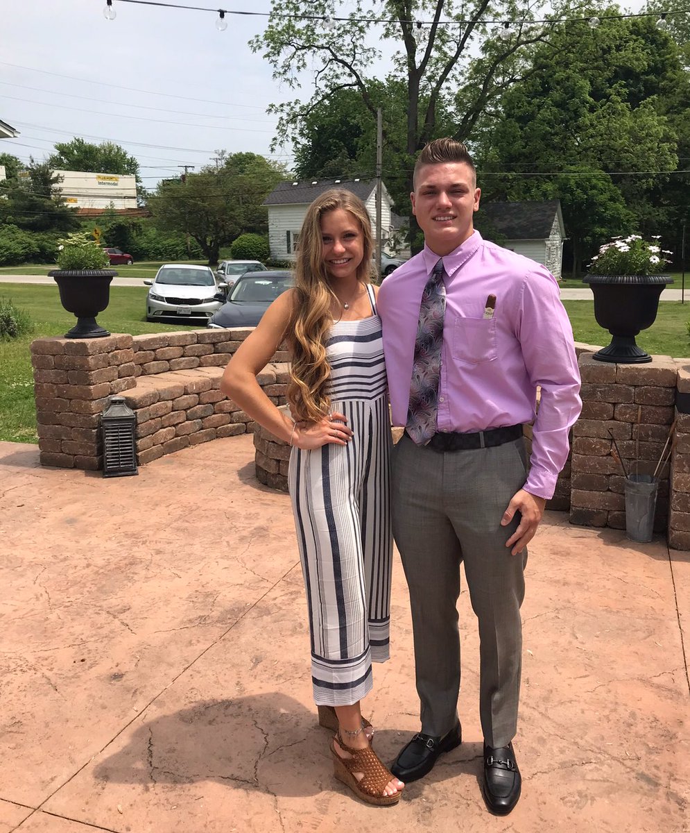 kylieolney16's tweet image. Happy 19th lard hope it’s the best live it up in FL bring me back a cool souvie Thx for being a cool bro for 16 yrs I’ve been driving ur beamer while you’ve been gone ❤️#Michaelscarn #prisonmike LARDDD