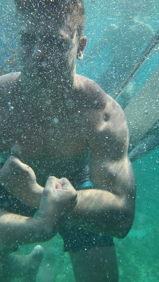 kylieolney16's tweet image. Happy 19th lard hope it’s the best live it up in FL bring me back a cool souvie Thx for being a cool bro for 16 yrs I’ve been driving ur beamer while you’ve been gone ❤️#Michaelscarn #prisonmike LARDDD