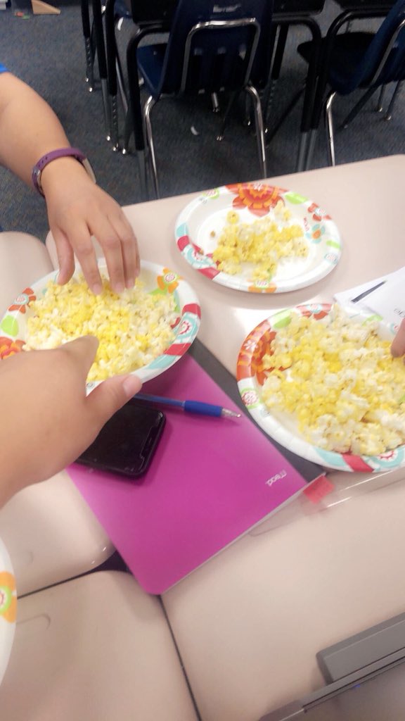 MsSalinas000's tweet photo. 2nd grade is sharing the “Popcorn!” #beCVISD @McMullanElem https://t.co/2ITG0B5OpZ