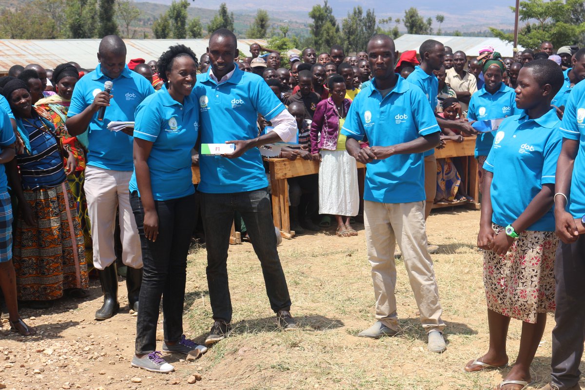 All smiles for winners @DOTRwanda Twitter challenge @kayonzadistrict #IYDRwanda18  #SafeSpaces4Youth @RMbabazi @Fredrwanda @jcmurenzi @sarodriques @UNRwanda @UNDP_Rwanda @MinYouthRwanda @YouthConnekt
