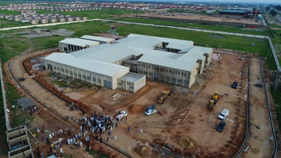 TheGuildng's tweet photo. Kano State Governor, @GovUmarGanduje, during inspection of the ongoing construction of a skills acquisition center in Borno State on Monday.
Photo: @dawisu
#GuildDiscuss https://t.co/TvR5aJAaEy