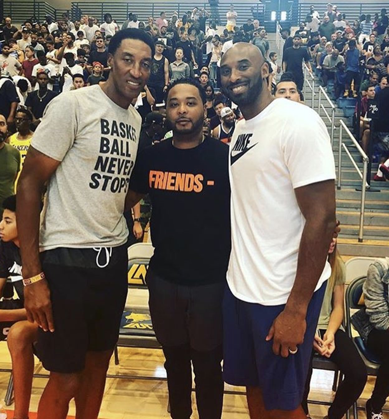 Fans Go Crazy After Rare Picture Emerges of Kobe Bryant and Scottie Pippen  Practicing at Lakers Training Camp - EssentiallySports