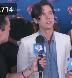 chiarasclub's tweet photo. el cast de riverdale pensando cada palabra que van a decir en las entrevistas para que no se les salga un spoiler @AndresNavyz @WarnerChannelLA #TeenChoiceWarner #NAVYSCHOICE https://t.co/anal6nbt2r