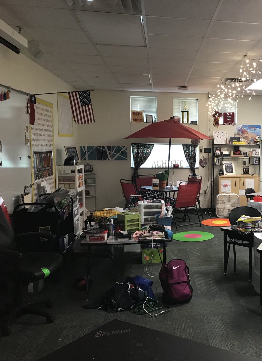 kspring04's tweet photo. Getting closer to be finished with this room of mine! Back to school, cominβ atchya!!! #kidsdeserveit #teacherdesign https://t.co/822fCl5YsX