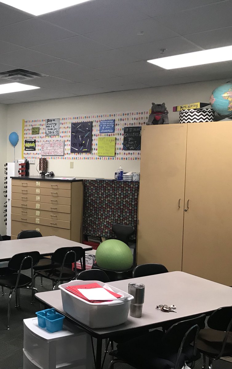 kspring04's tweet photo. Getting closer to be finished with this room of mine! Back to school, cominβ atchya!!! #kidsdeserveit #teacherdesign https://t.co/822fCl5YsX
