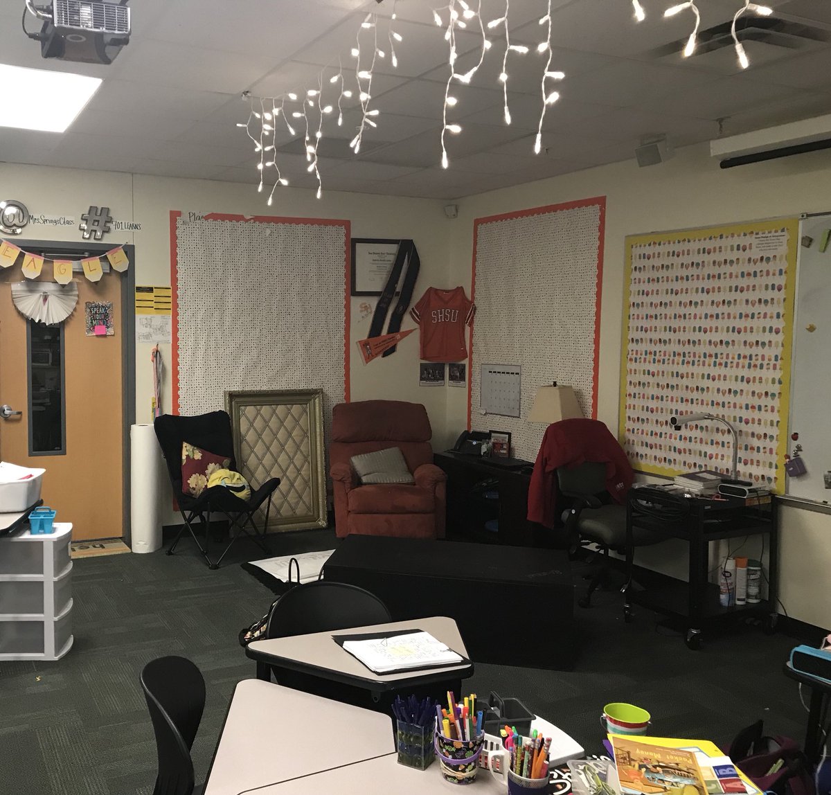 kspring04's tweet photo. Getting closer to be finished with this room of mine! Back to school, cominβ atchya!!! #kidsdeserveit #teacherdesign https://t.co/822fCl5YsX