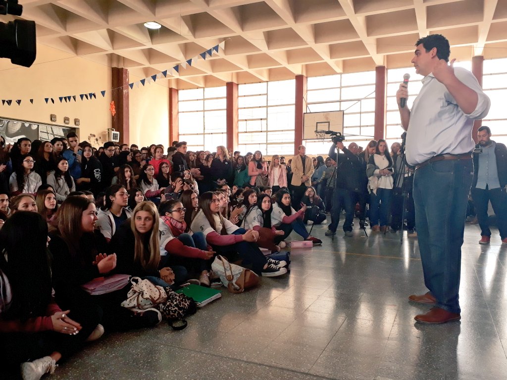 MartinKerchner's tweet photo. Les contamos a los chicos de las escuelas del Este que este año empiezan a participar de @MendozaMasVos. Sembrar ciudadanía es mejorar la sociedad en la que vivimos https://t.co/CrSktbDW8I